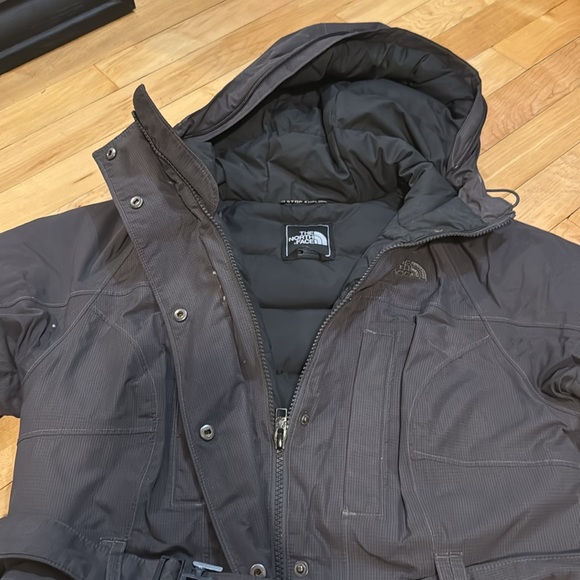 North face women’s winter coat - Picture 13 of 17
